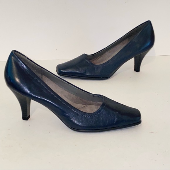 Aerosoles Dark Blue Leather Envy Cushioned Comfort Pumps - Picture 1 of 15